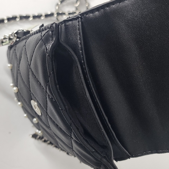 Badgley Mischka Women's Black Leather Phone Crossbody - Picture 6 of 7